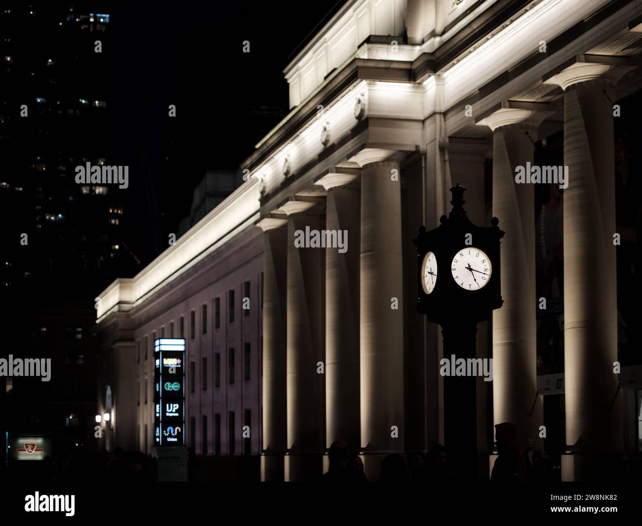 L'avant de la gare Union sur la rue Front à Toronto, Canada. Union Station est la gare ferroviaire principale au Canada. Banque D'Images