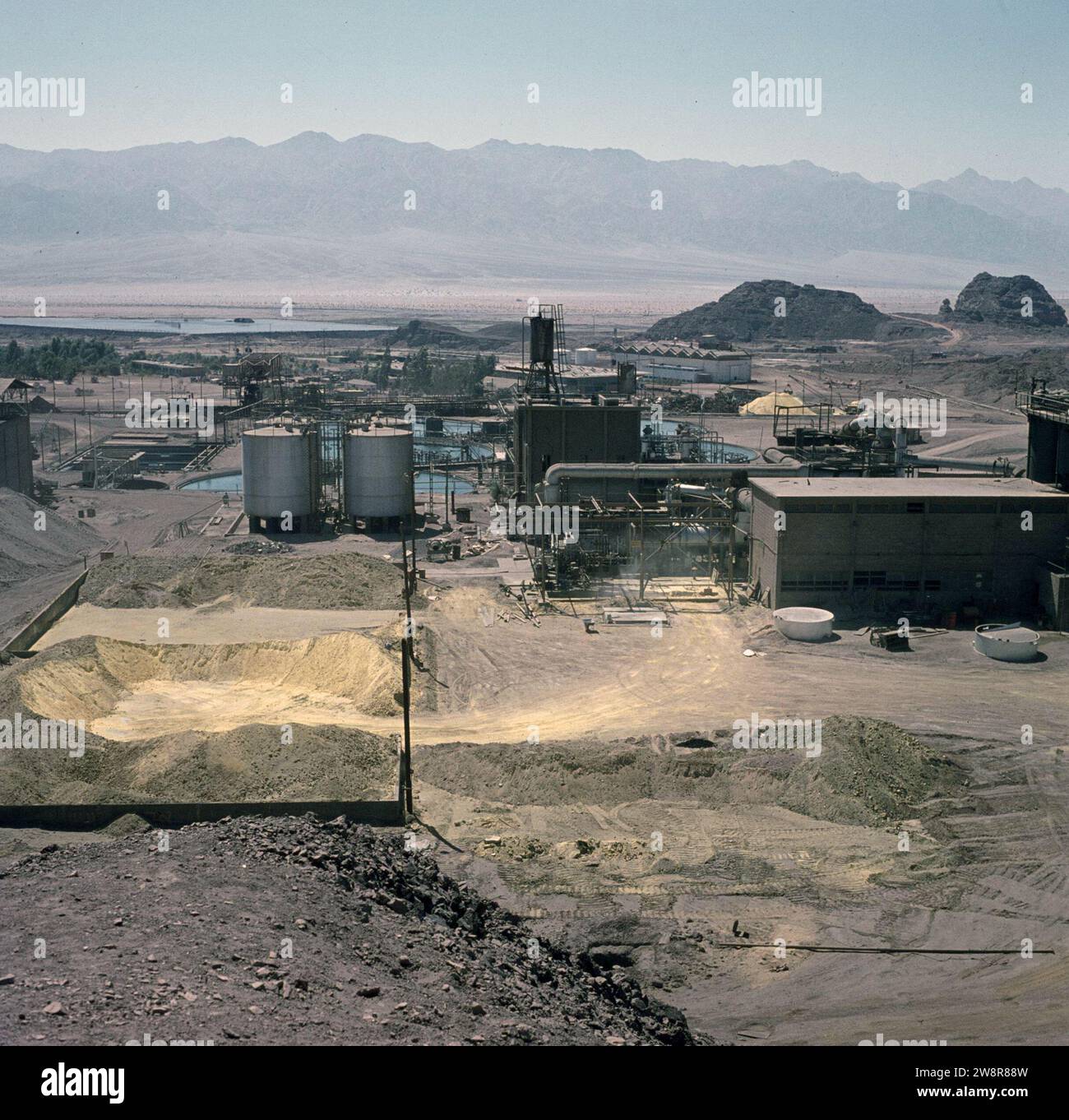 Timna dans le désert du Néguev. Vue des mines de cuivre avec des installations ca. 1964 Banque D'Images