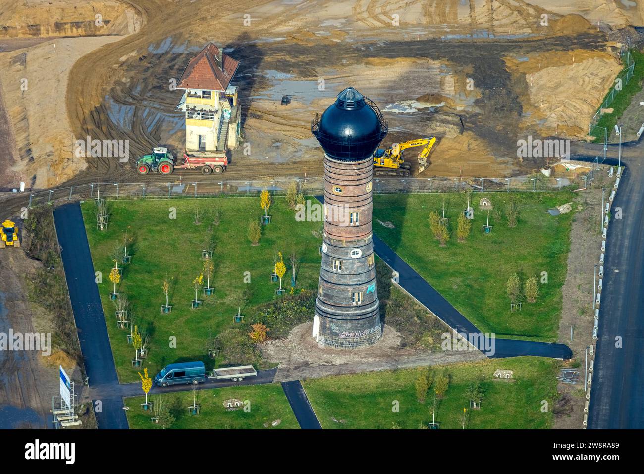 Vue aérienne, château d'eau et ancienne maison de gardien, sur le site de l'ancienne cour de triage de Wedau chantier de construction pour la résidence Duisburg prévue Banque D'Images
