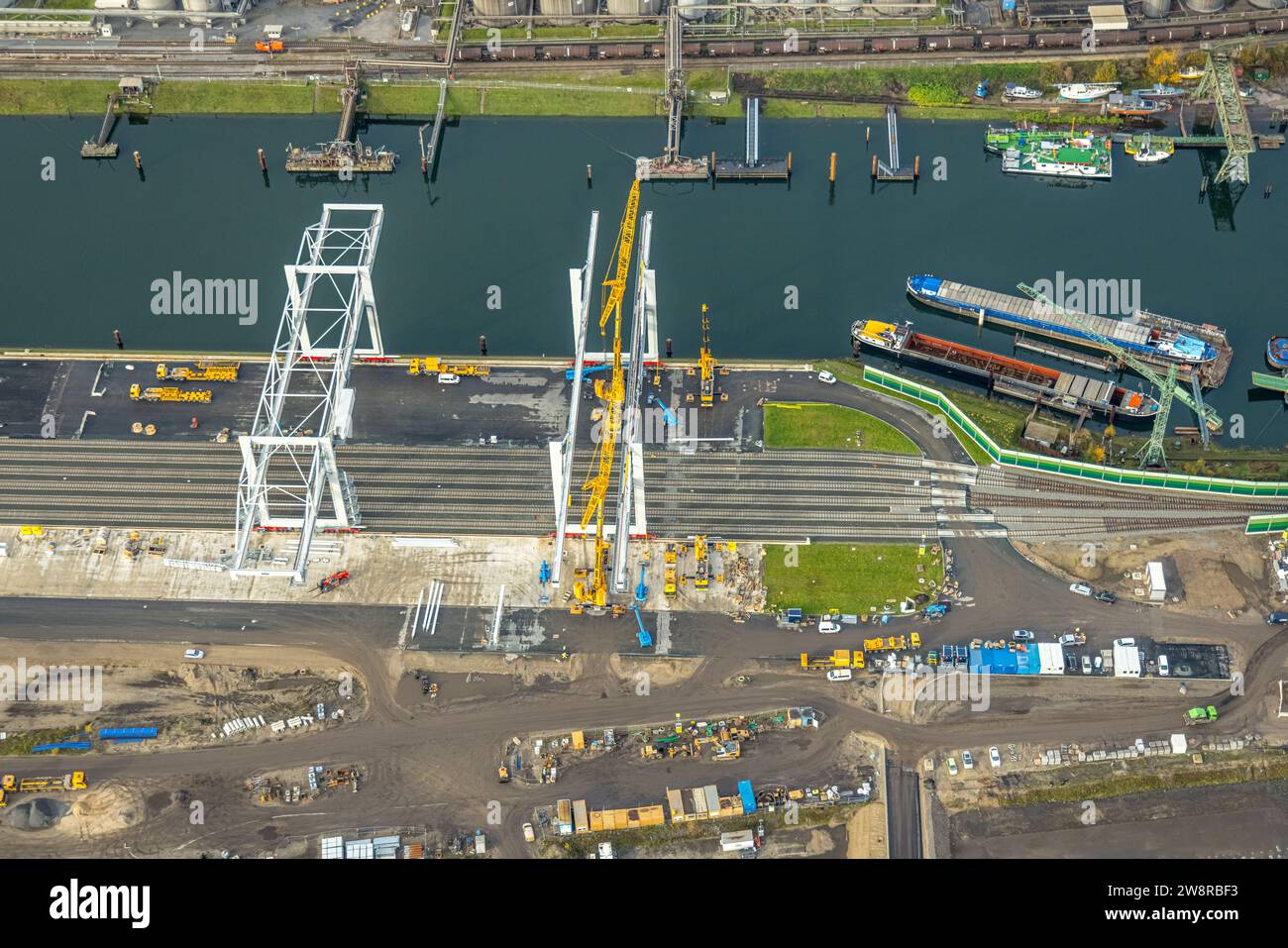Vue aérienne, zone portuaire de Duisbourg, chantier de construction pour point de chargement et grue sur l'île charbonnière, Ruhrort, Duisbourg, région de Ruhr, Rhénanie du Nord-Westphali Banque D'Images