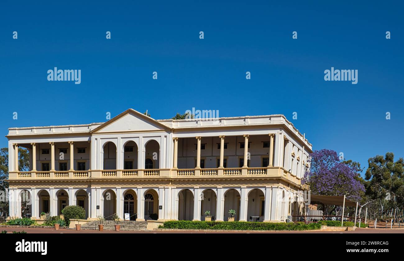 La grande auberge de style néo-classique de la ville monastique de New Norcia, Australie occidentale Banque D'Images