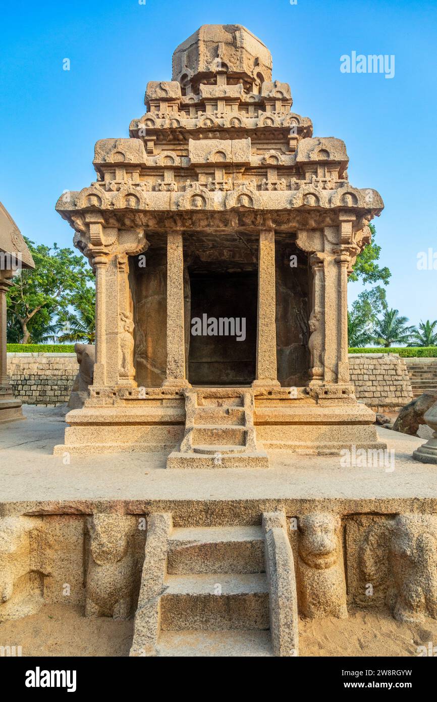 Complexe antique Pancha Five Rathas, Mahabalipuram, région de Tondaimandalam, Tamil Nadu, Inde du Sud Banque D'Images