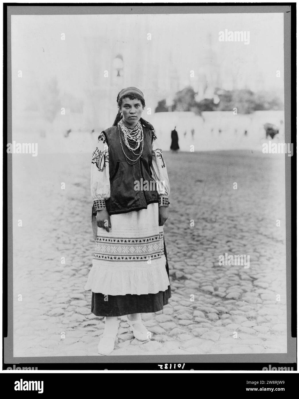 Femme en costume paysan posé, l'Ukraine, la Russie Banque D'Images