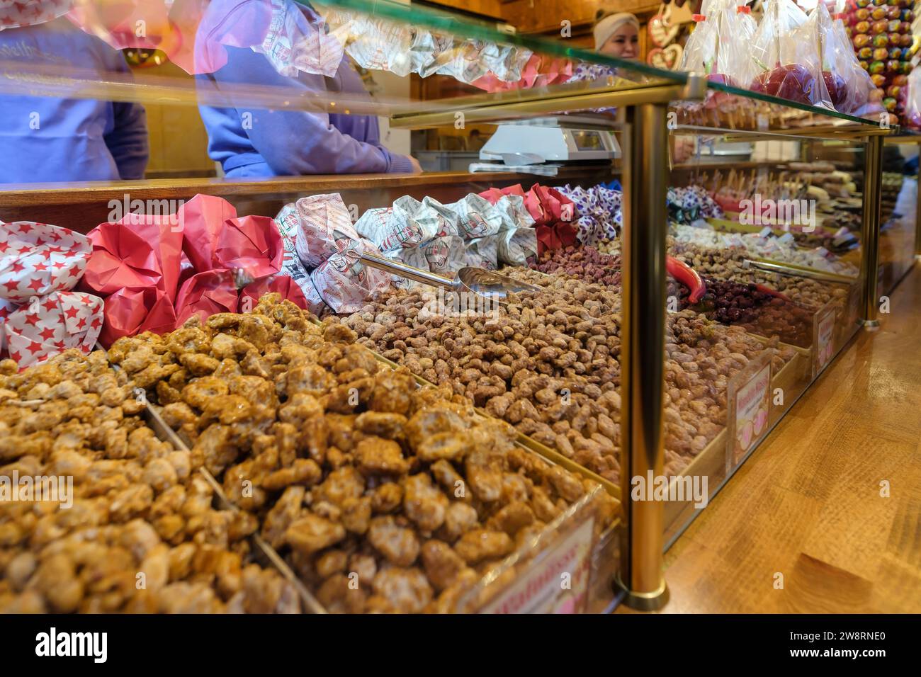 Bonn, Allemagne - 16 décembre 2023 : divers bonbons au marché de Noël à Bonn Allemagne Banque D'Images