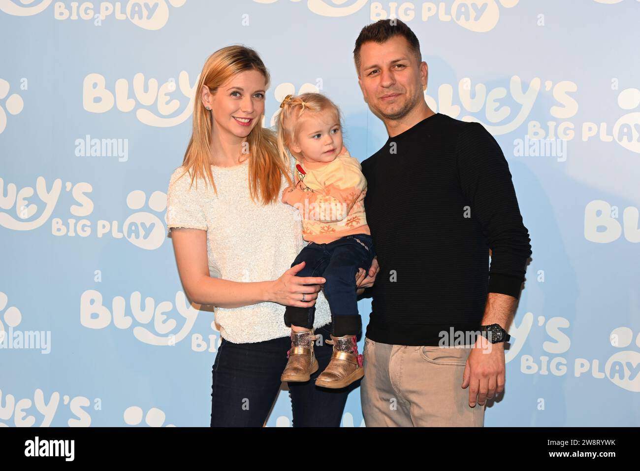 Londres, Royaume-Uni. 21 décembre 2023. Rachel Riley et Pasha Kovalev assistent à Gala Performance Bluey's Big Play au Royal Festival Hall du Southbank Centre, Londres, Royaume-Uni. Banque D'Images