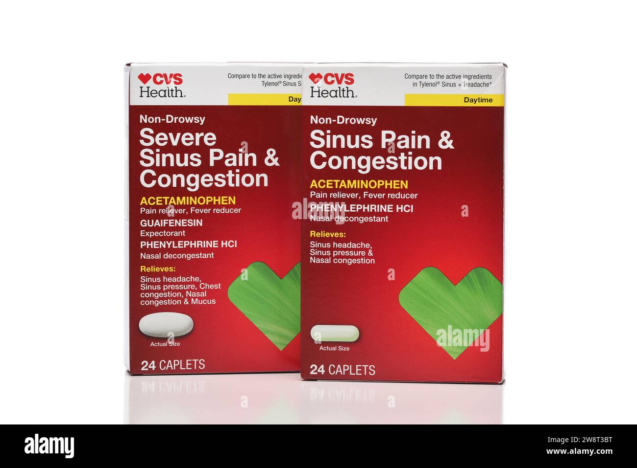 IRVINE, CALIFORNIE - 21 décembre 2023 : deux boîtes de la marque CVS sinus pain and congestion Medicine. Banque D'Images