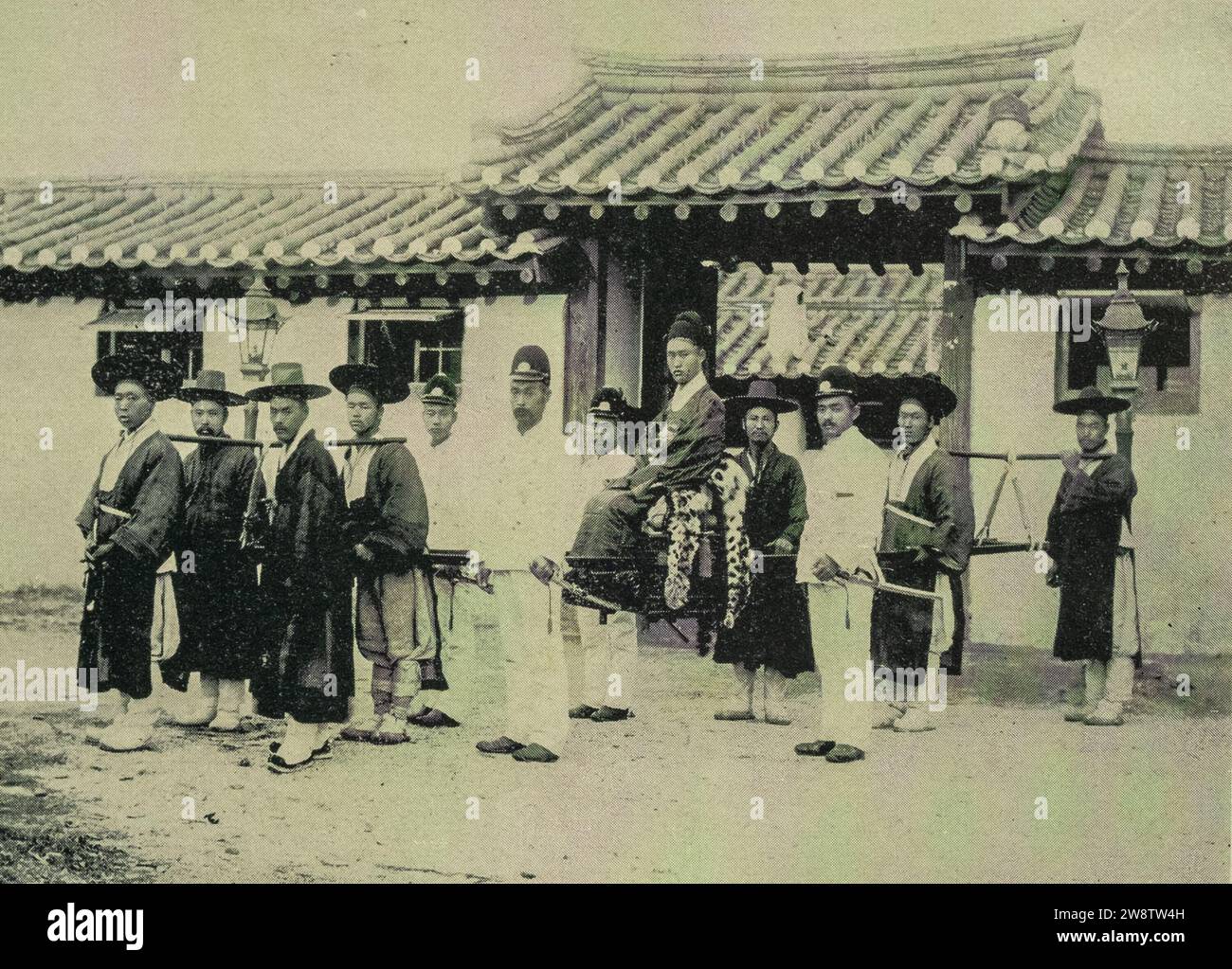 Yangban coréen et ses serviteurs à la fin de la période Joseon (1392-1897). Yangban, (coréen : « deux groupes »), la classe sociale la plus élevée de la dynastie Joseon (1392-1910) de Corée. Banque D'Images