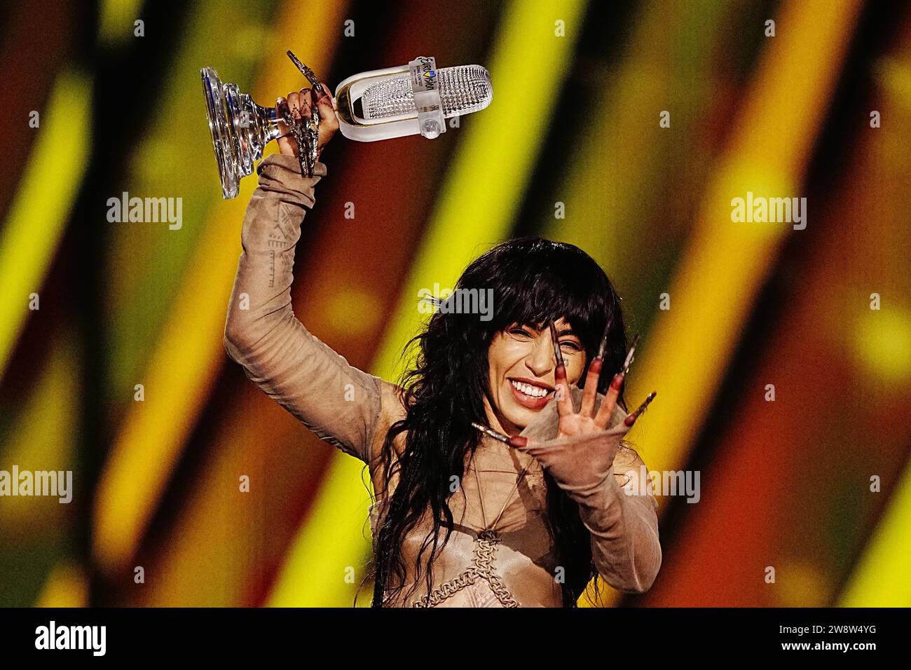 EXAMEN PA de L'ANNÉE 2023 photo du dossier du 14/05/23 - la suédoise Loreen avec le trophée après avoir remporté le concours Eurovision de la chanson au M&S Bank Arena de Liverpool. Date de publication : jeudi 21 décembre 2023. Banque D'Images