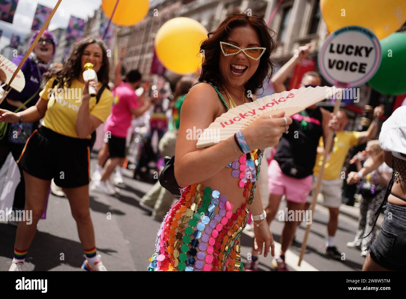 EXAMEN PA de l'ANNÉE 2023 photo du dossier du 01/07/23 - les gens prennent part au défilé Pride in London. Date de publication : jeudi 21 décembre 2023. Banque D'Images