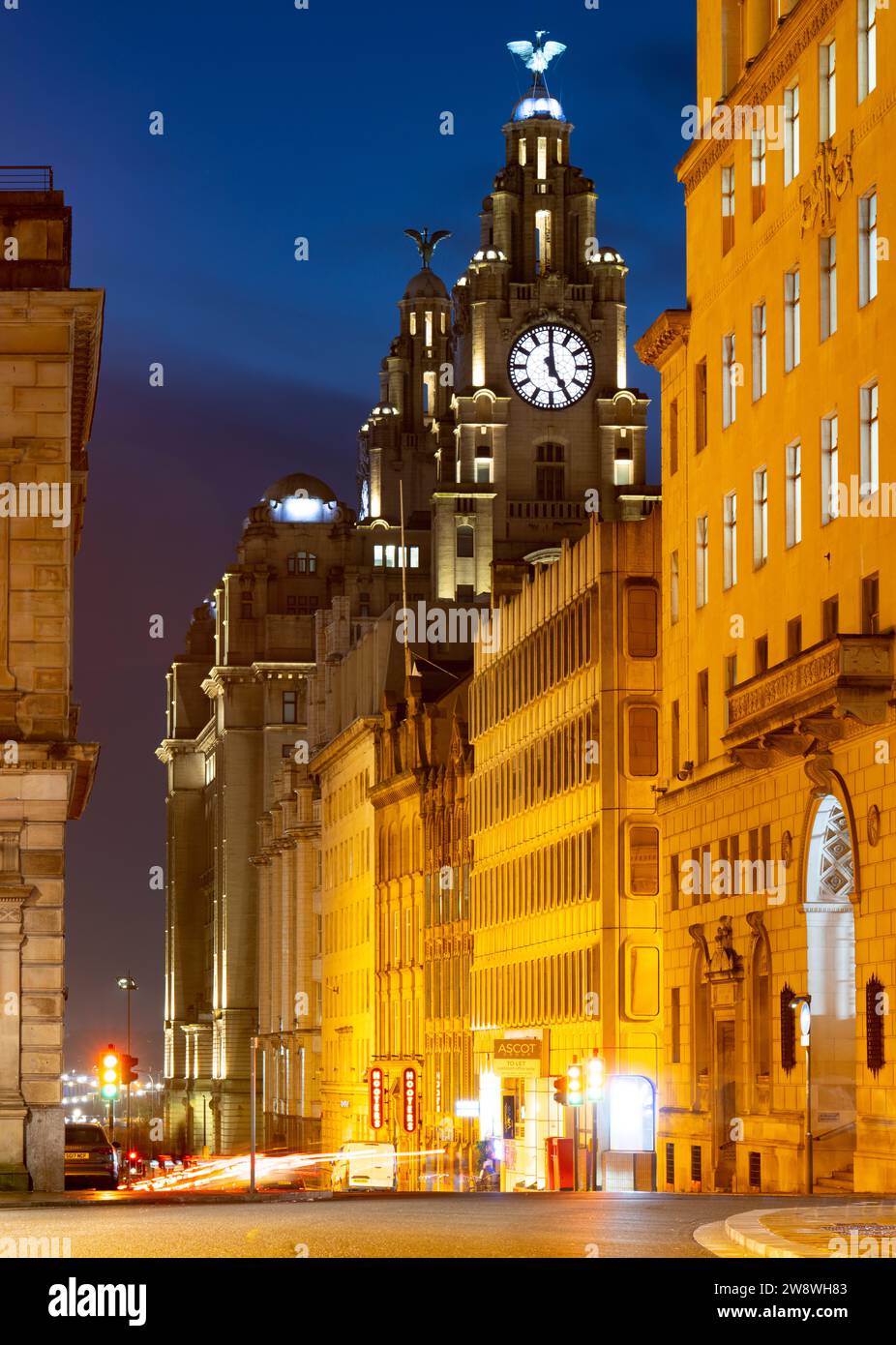 Le Royal Liver Building, Liverpool vu de Water St, en novembre 2023. Ouvert en 1912 et classé Grade 1. Banque D'Images