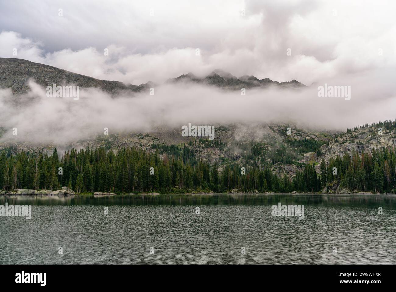 Montagnes dans les nuages, Colorado Banque D'Images