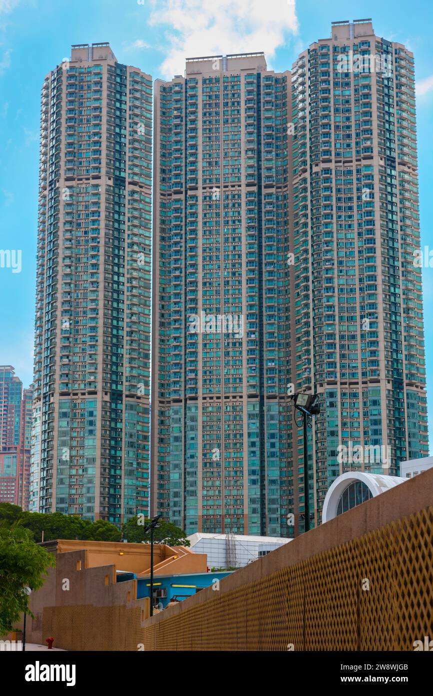 Les Victoria Towers, Hong Kong. Trois immeubles résidentiels de grande hauteur, chacun de 62 étages, dans le centre-ville de Hong Kong, en Chine. Banque D'Images