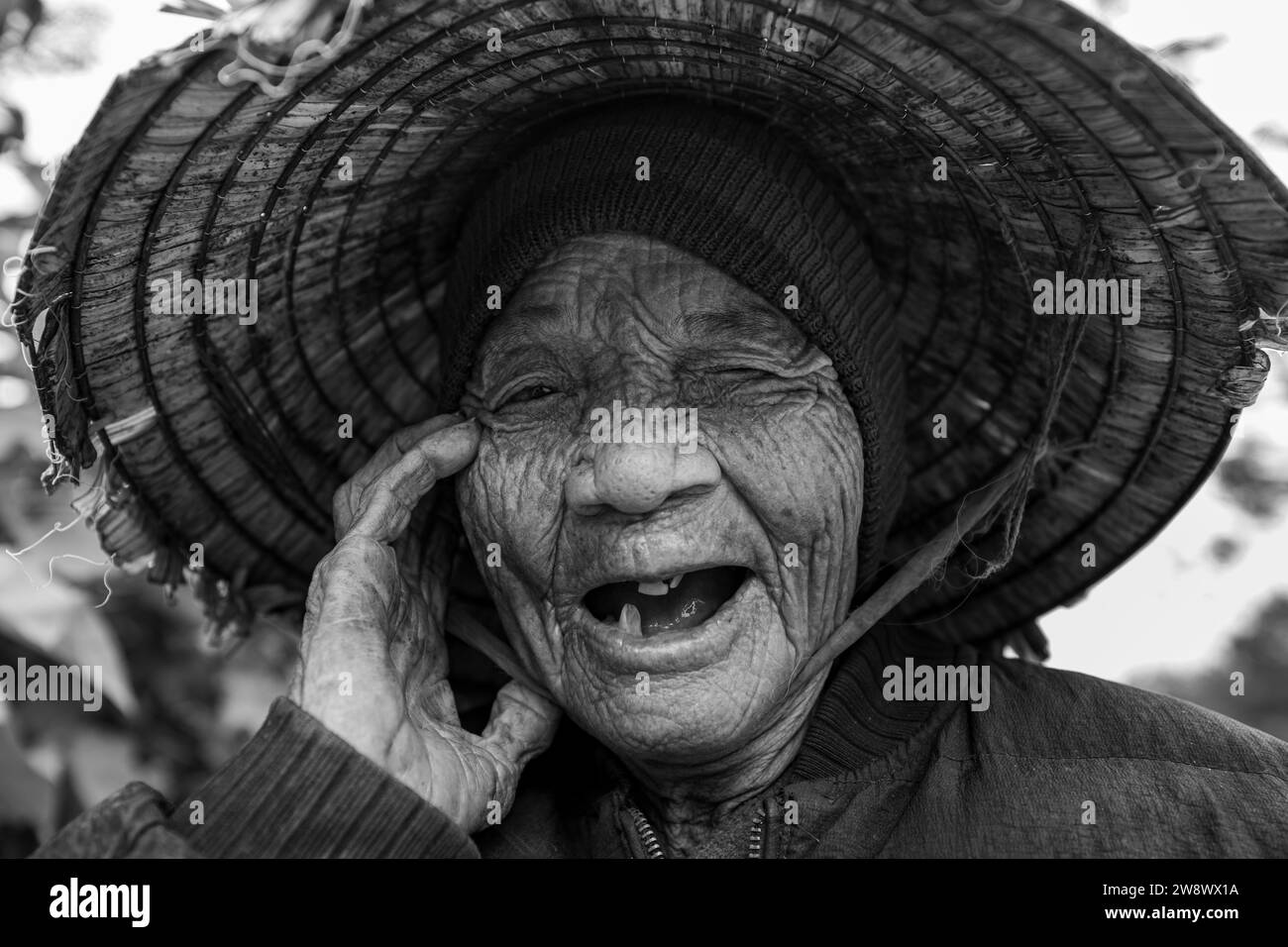 Épouse de fermiers dans un village du Vietnam Banque D'Images