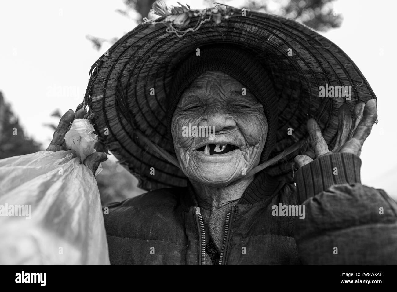 Épouse de fermiers dans un village du Vietnam Banque D'Images