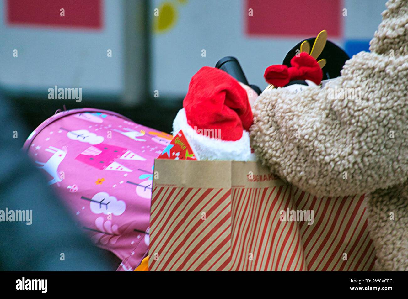 Glasgow, Écosse, Royaume-Uni. 22 décembre 2023. Shopping de Noël sur la capitale du shopping de l'écosse, Buchanan Street, le style Mile ou Golden Z. Credit Gerard Ferry / Alamy Live News Banque D'Images