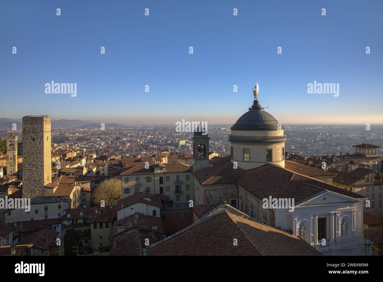 Bergamo. Centre historique, ville haute, Duomo et Tour Gombito (3). Banque D'Images