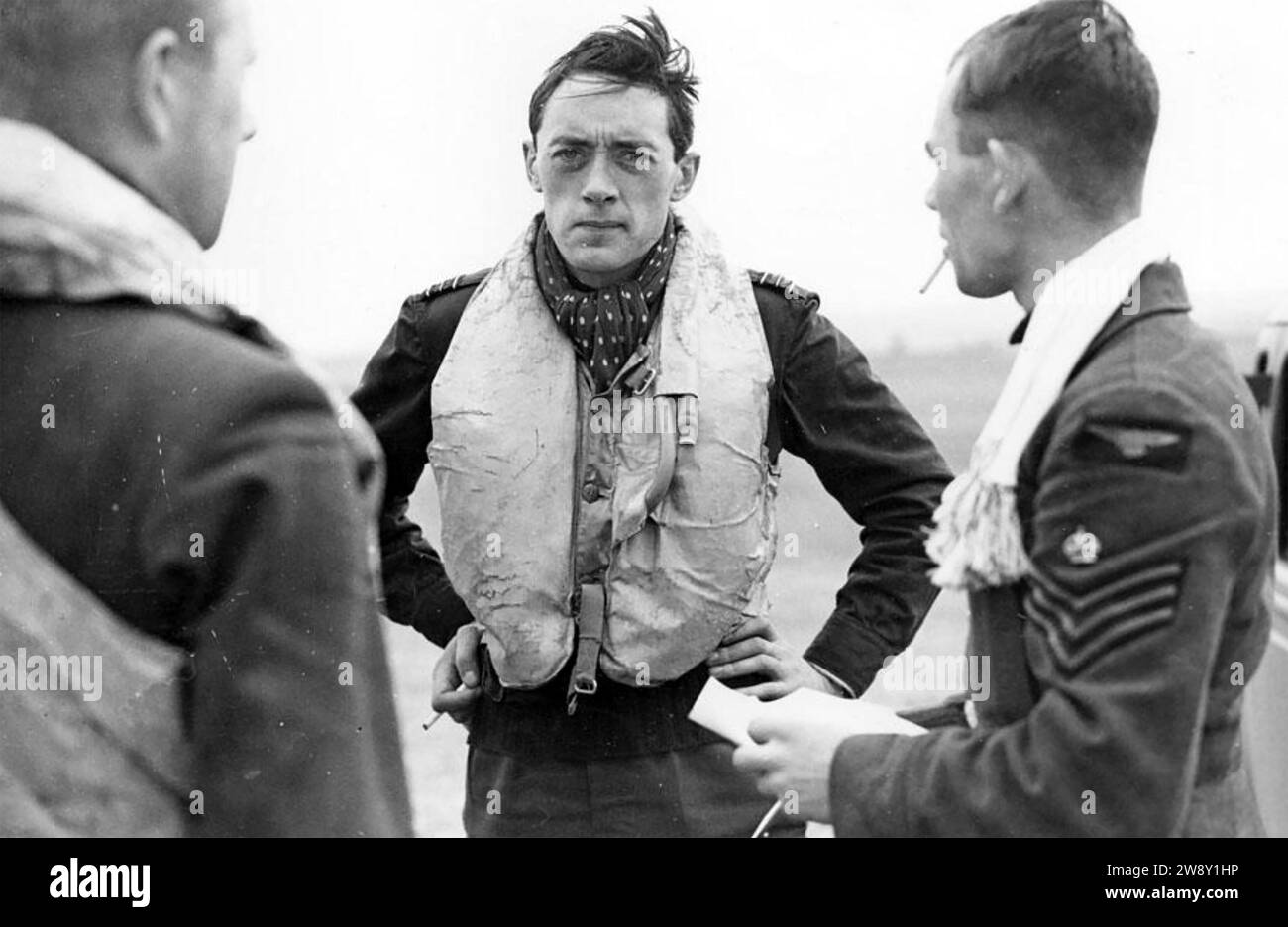BATAILLE D'ANGLETERRE 1940. Chef d'escadron Brian Lane (1917-1942) du No 19 Squadron RAF après une sortie en septembre. Banque D'Images