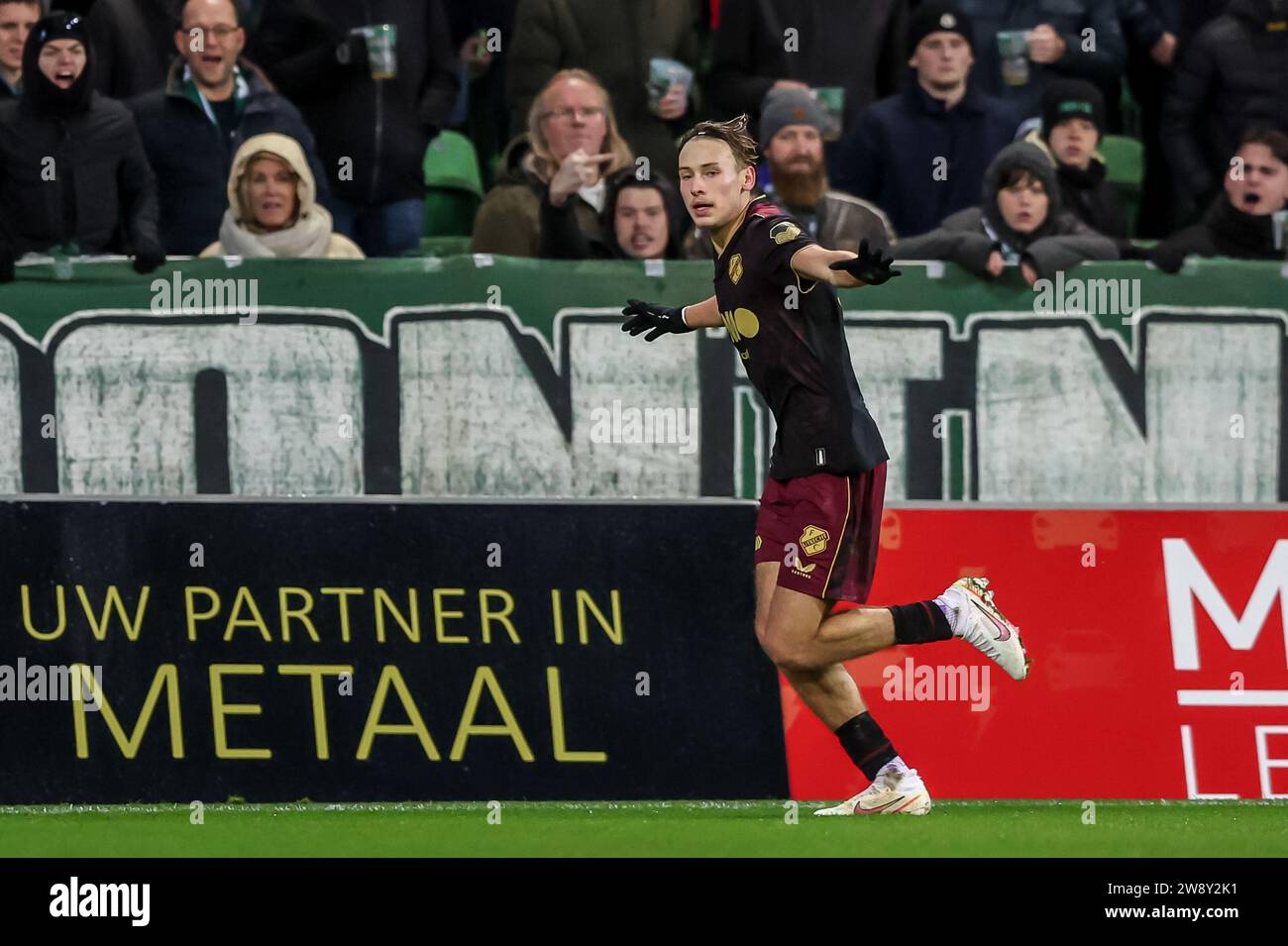 Groningen, pays-Bas. 22 décembre 2023. GRONINGEN, PAYS-BAS - DÉCEMBRE 22 : Jesse van de Haar de Jong Utrecht célèbre après avoir marqué son premier but lors du match néerlandais Keuken Kampioen Divisie entre le FC Groningen et Jong Utrecht à Euroborg le 22 décembre 2023 à Groningen, pays-Bas (photo de Pieter van der Woude/ Orange Pictures) crédit : orange pics BV/Alamy Live News Banque D'Images