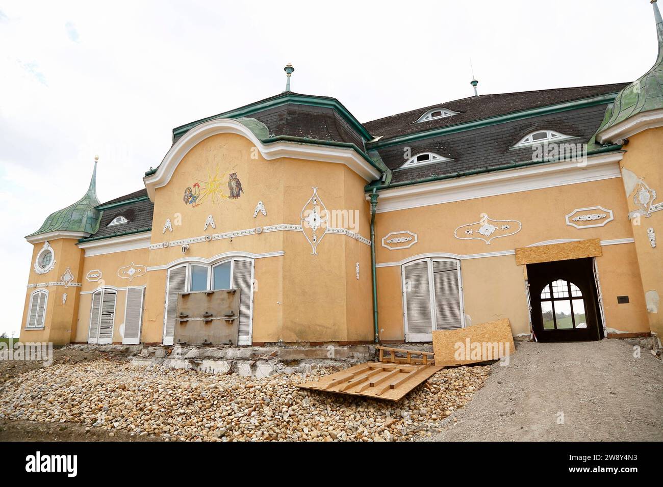 Baustart für Weitsicht COBENZL Schloss - Restaurant COBENZL : Startschuss für Um- und Neubau Bernd SCHLACHER errichtet neu und moderne Ausflugs - Location Wien, Cobenzl, 23.4.2021 Restaurant, Bar, Cafe, Wiederbelebung, Gastronomie, Meierei Info : https://www.ots.at/presseaussendung/OTS 20210419 OTS0133/schloss-restaurant-cobenzl-grundsteinlegung-fuer-neubau Schlossrestaurant Cobenzl Wien Autriche *** début de la construction pour Weitsicht COBENZL Castle Restaurant COBENZL signal de départ pour la rénovation et le nouveau bâtiment Bernd SCHLACHER construit un nouveau lieu d'excursion moderne Vienne, Cobenzl, 23 4 20 Banque D'Images