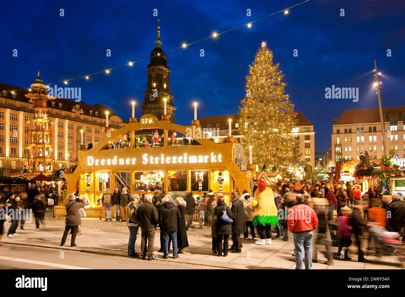 Le Striezelmarkt, qui se tient depuis 1434, est le plus ancien marché