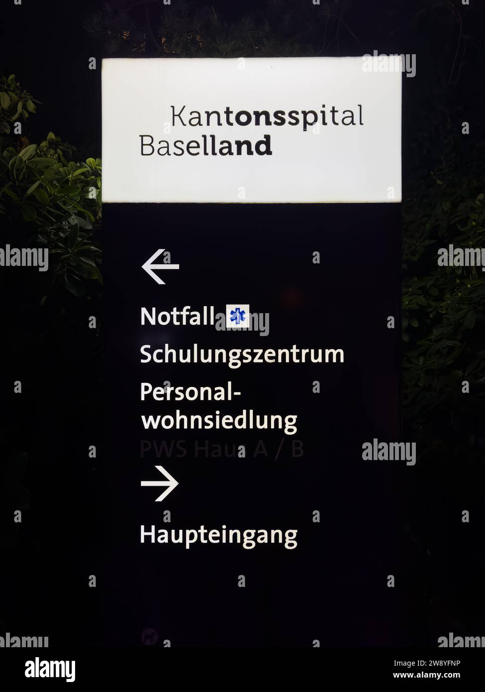 Bâle, Suisse - 28 novembre 2023 : l'Hôpital cantonal de Baselland Bruderholz est représenté à trois endroits : Liestal, Bruderholz et Laufen Banque D'Images