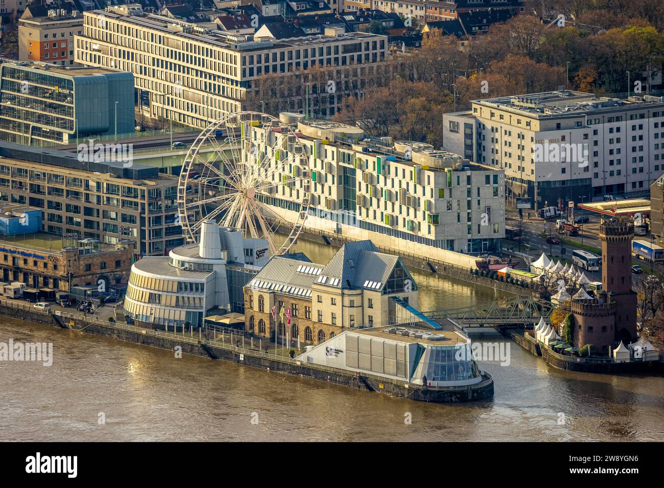 Vue aérienne, salle Lanxess Arena et événements, Stadthaus Deutz, Deutz, Cologne, Rhénanie, Rhénanie du Nord-Westphalie, Allemagne, photo aérienne, Lanxess Arena, Banque D'Images