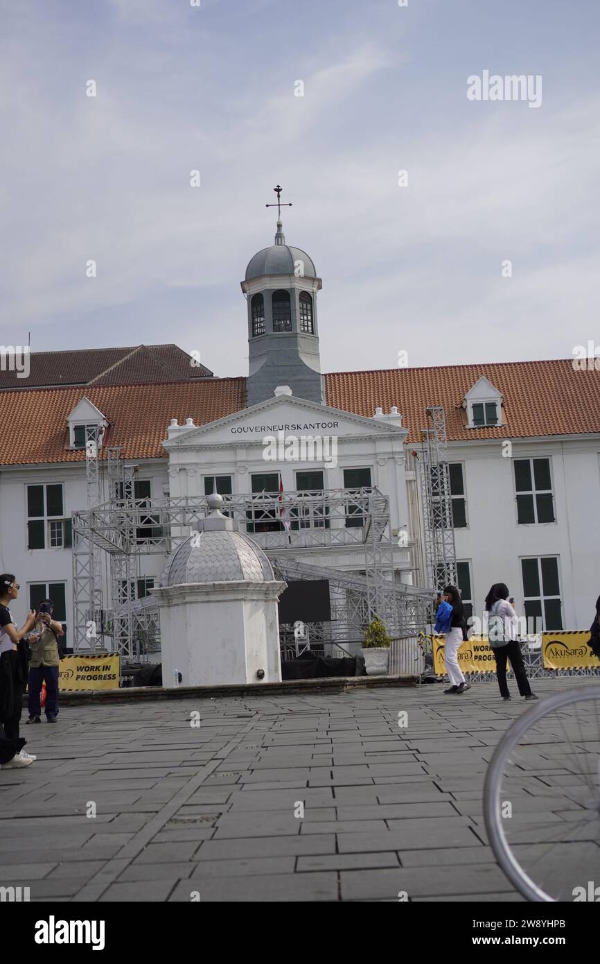 Vieille ville de Jakarta, le 19 décembre 2023 - vue extérieure de la cour du musée Fatahillah, vieille ville de Jakarta Banque D'Images