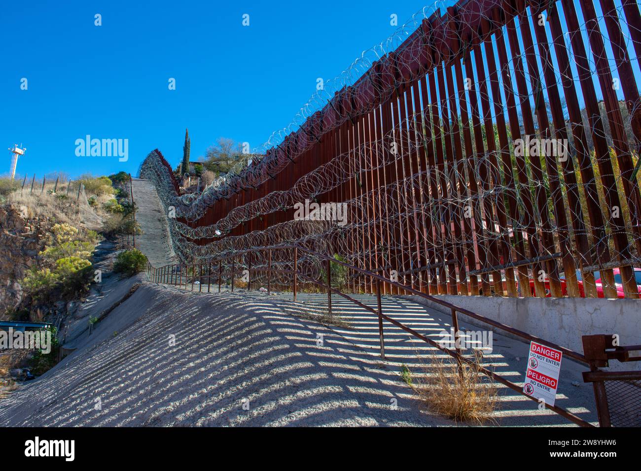 États-Unis mur frontalier du Mexique entre Nogales Arizona et Nogales Sonora sur International Street dans la ville de Nogales, Arizona, États-Unis. Banque D'Images