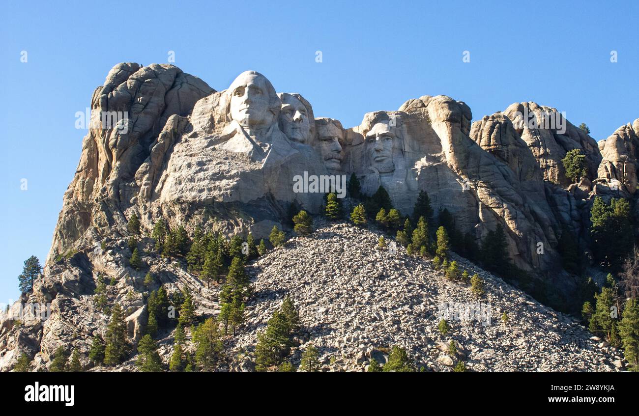 Monument national du mont Rushmore vue à distance. Présidents. Dakota du Sud, États-Unis Banque D'Images