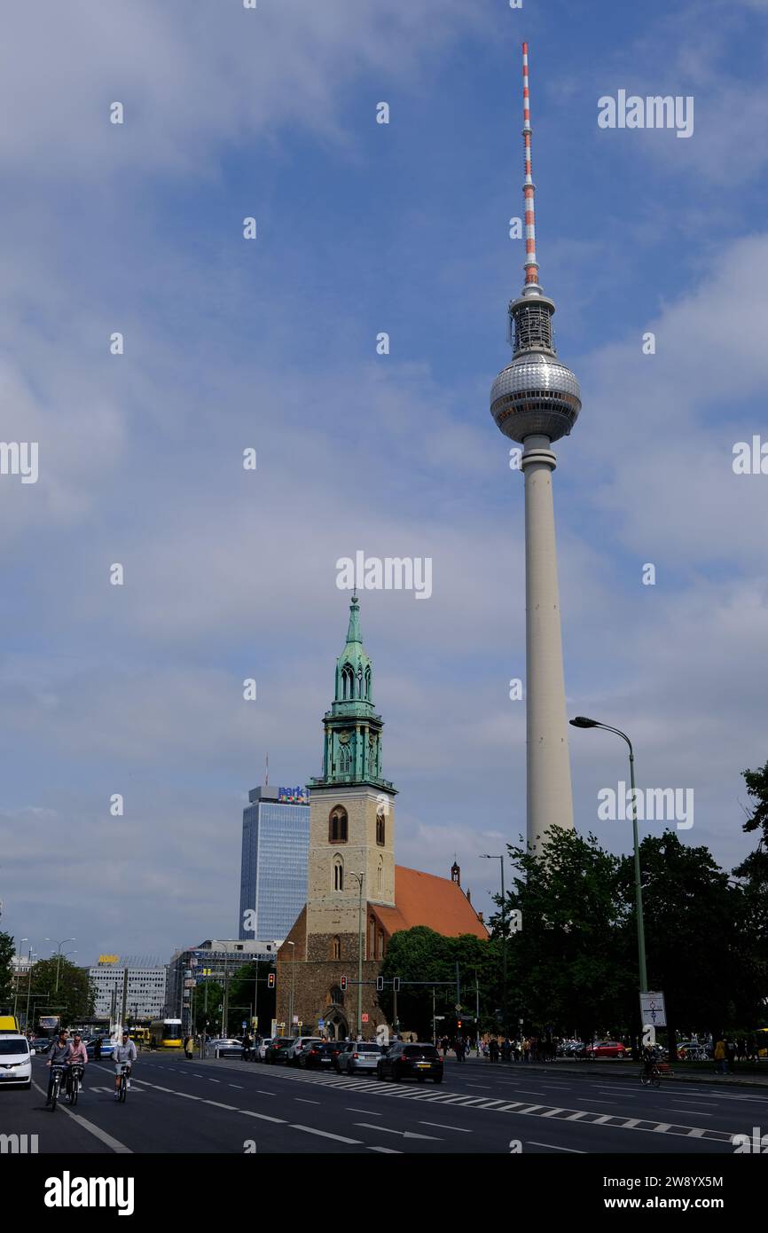 Berlin Allemagne - Tour de télévision et St. L'église de Marys Banque D'Images