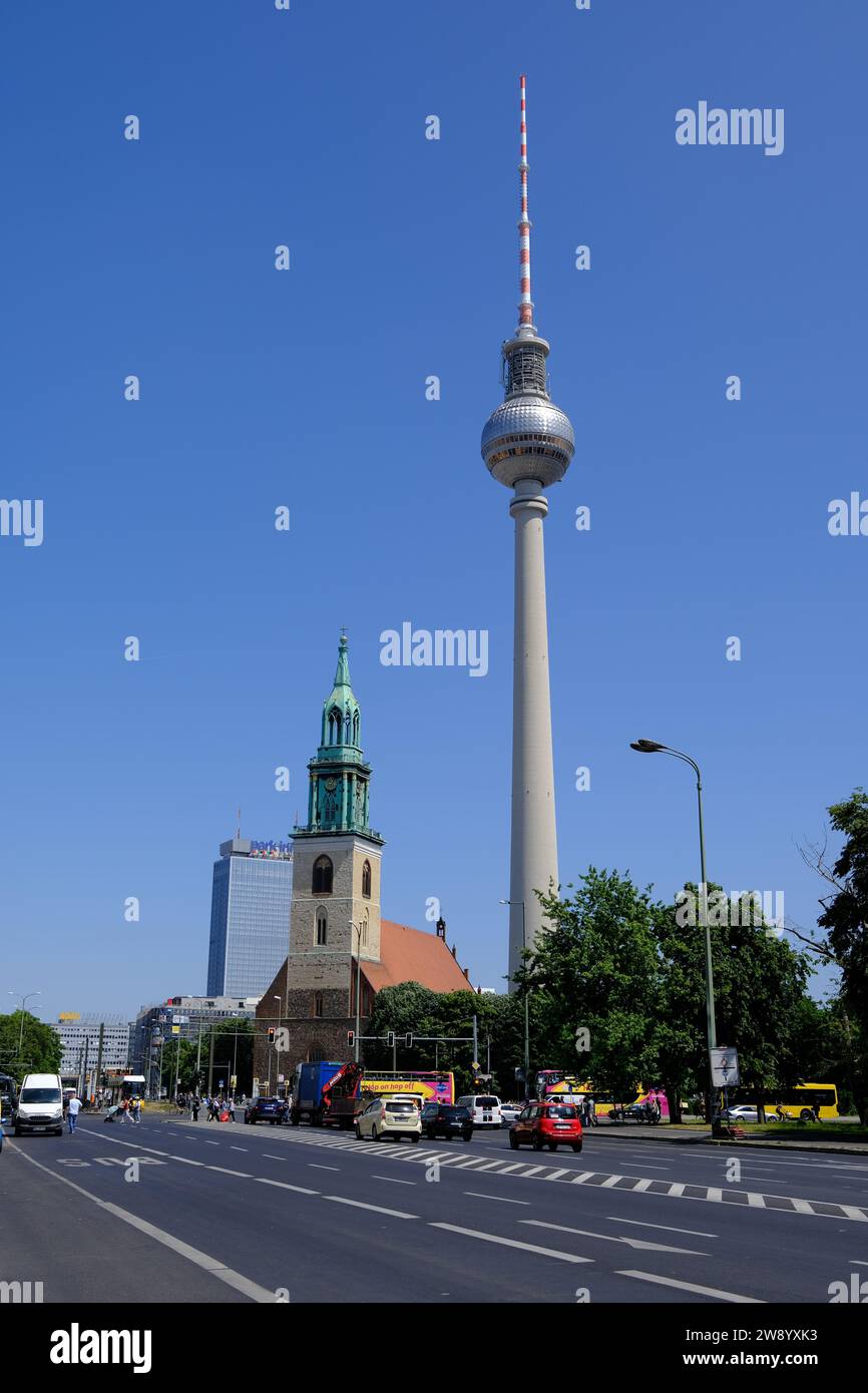 Berlin Allemagne - Tour de télévision et St. L'église de Marys Banque D'Images