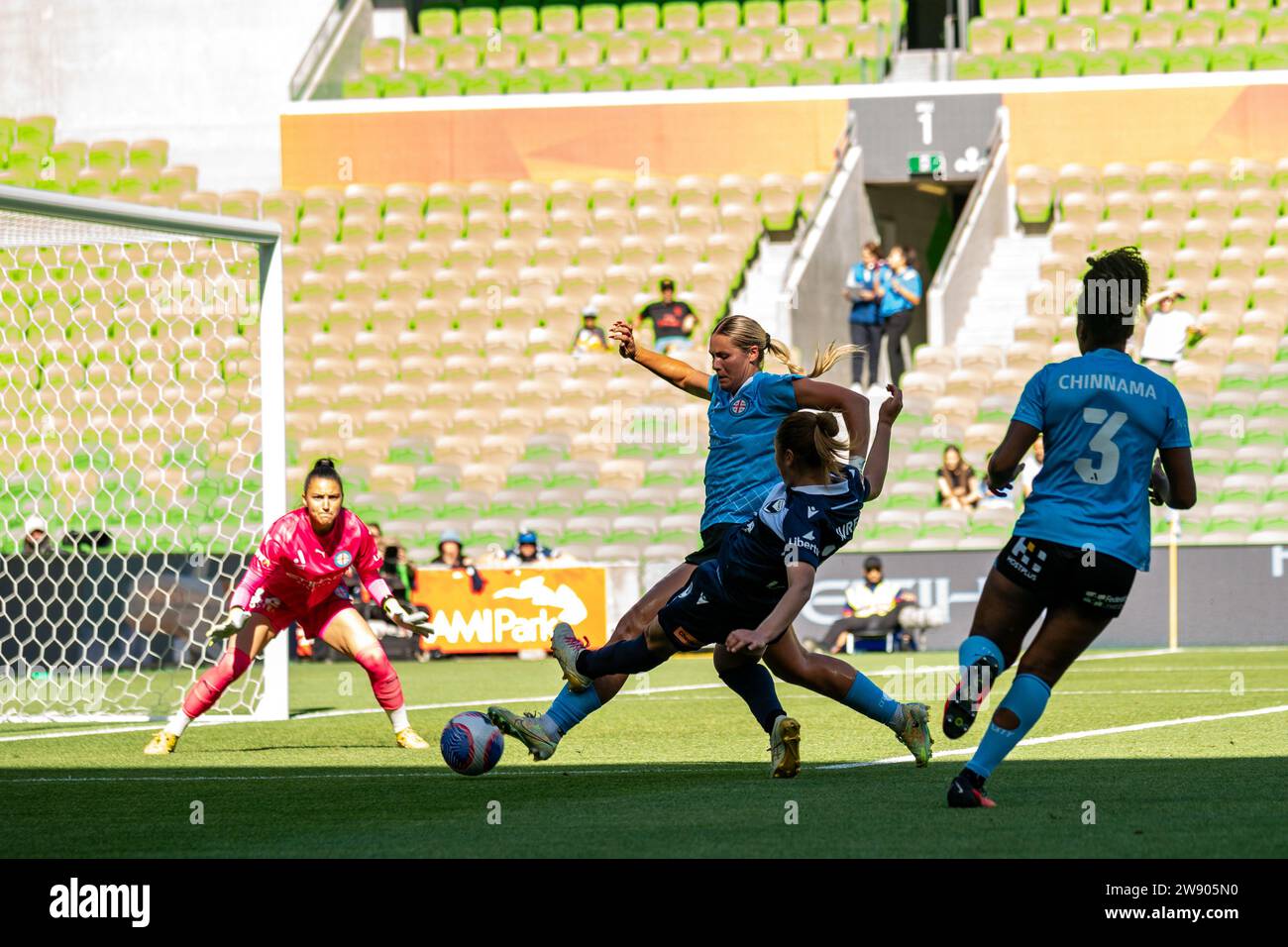 Melbourne, Australie. 23 décembre 2023. Lors du match féminin Liberty A-League entre le Melbourne City FC et le Melbourne Victory FC au AAMI Park à Melbourne, en Australie. Crédit : James Forrester/Alamy Live News Banque D'Images