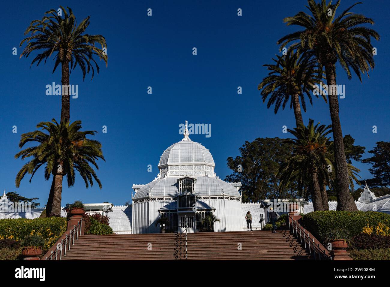 Le Conservatoire des fleurs est une serre et un jardin botanique qui abrite une collection de plantes rares et exotiques dans Golden Gate Park, avec construction Banque D'Images