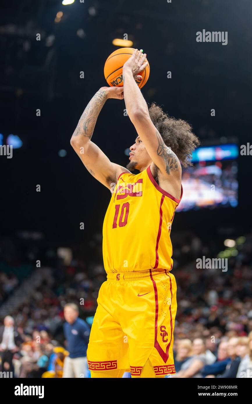 L'attaquant des chevaux de Troie de l'USC, DJ Rodman (10), dunge le ballon lors du match Legends of basketball Las Vegas Invitational entre les chevaux de Troie de l'USC et les Bulldogs de Gonzaga, au MGM Grand Garden Arena de Las Vegas, Nevada, le 2 décembre. Les Bulldogs de Gonzaga battent les Trojans de l'USC 89-76. (Crédit : Jameel Pugh/image of Sport) Banque D'Images