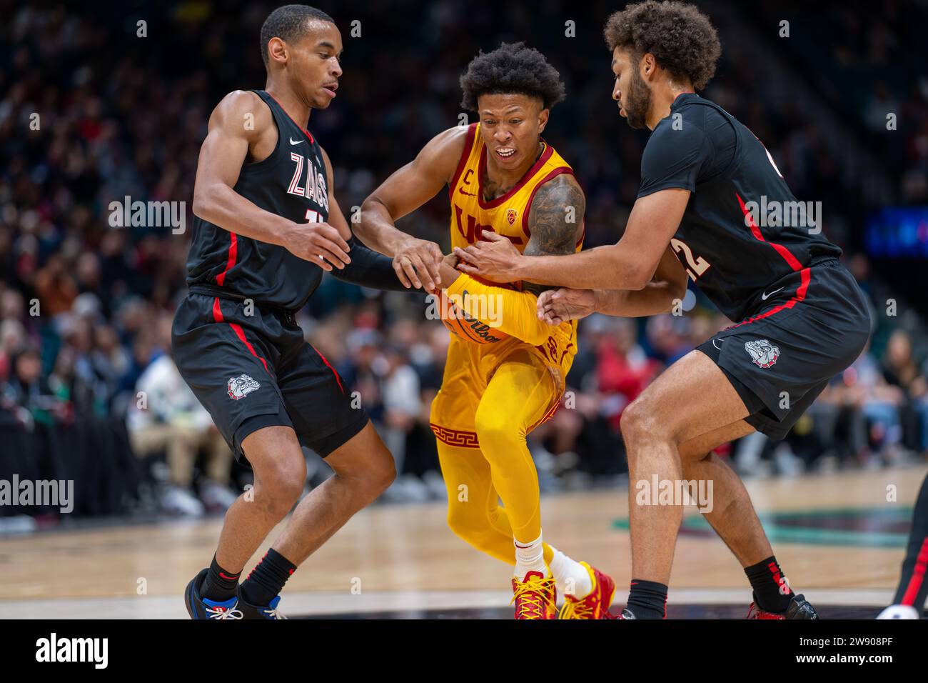 USC Trojans Guard Boogie Ellis (5) attaque le panier lors du match Legends of basketball Las Vegas Invitational entre les Trojans USC et Gonzaga Bulldogs, au MGM Grand Garden Arena à Las Vegas, Nevada, le 2 décembre. Les Bulldogs de Gonzaga battent les Trojans de l'USC 89-76. (Crédit : Jameel Pugh/image of Sport) Banque D'Images