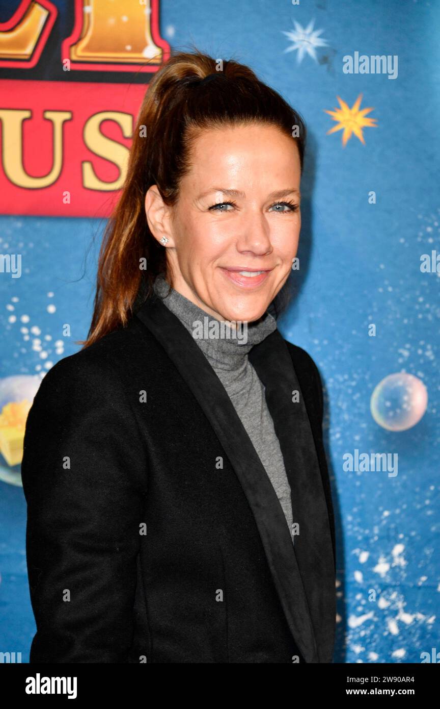 Alexandra Neldel BEI der Premiere des 19. Original Roncalli Weihnachtscirque im Tempodrom. Berlin, 22.12.2023 *** Alexandra Neldel à la création de l'Original Roncalli Weihnachtscirque de 19 au Tempodrom Berlin, 22 12 2023 Foto:Xn.xKubelkax/xFuturexImagex roncalli 3227 Banque D'Images