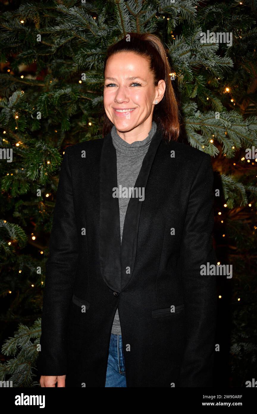 Alexandra Neldel BEI der Premiere des 19. Original Roncalli Weihnachtscirque im Tempodrom. Berlin, 22.12.2023 *** Alexandra Neldel à la création de l'Original Roncalli Weihnachtscirque de 19 au Tempodrom Berlin, 22 12 2023 Foto:Xn.xKubelkax/xFuturexImagex roncalli 3224 Banque D'Images