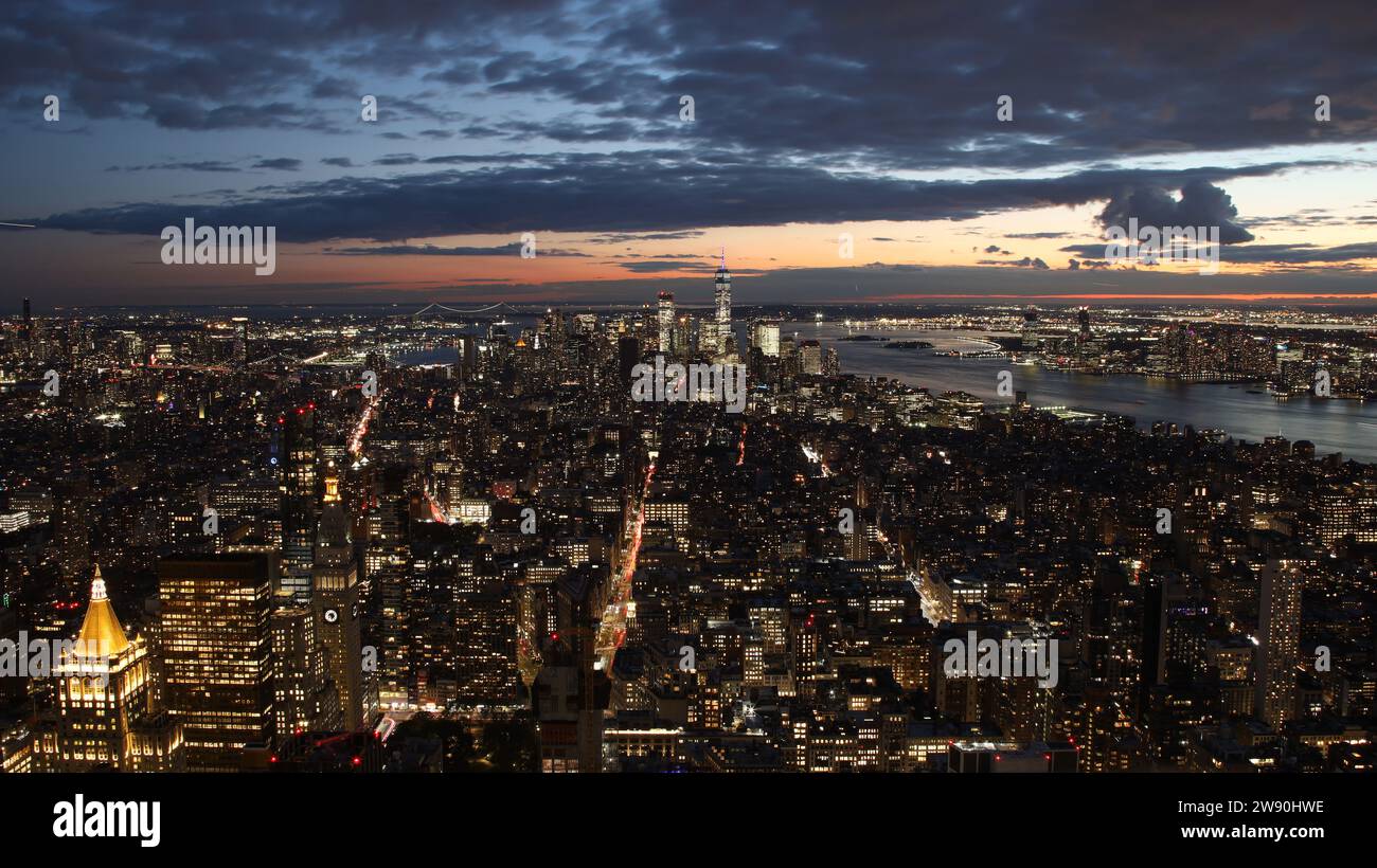 Immagini sfondo della città di New York di giorno e al tramonto con luci e vista grattacieli vacanza viaggio nella grande mela Banque D'Images