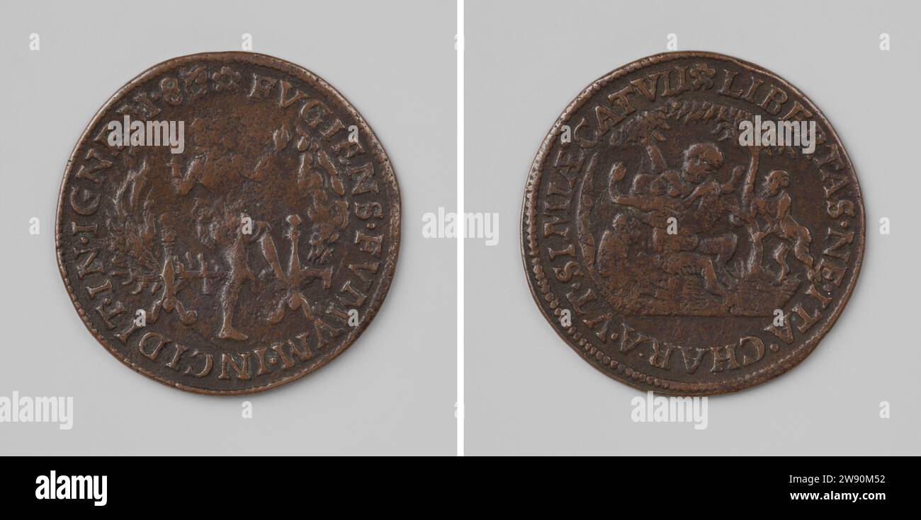 Avertissement allégorique pour le manque de fiabilité des alliés anglais, Anonyme, 1586 live Copper Medal. Front : Homme, qui a fui la fumée et finit en feu à l'intérieur de Keering. Revers : singe avec garçon à l'intérieur couverture Dordrecht cuivre (métal) frappant (travail des métaux) Banque D'Images