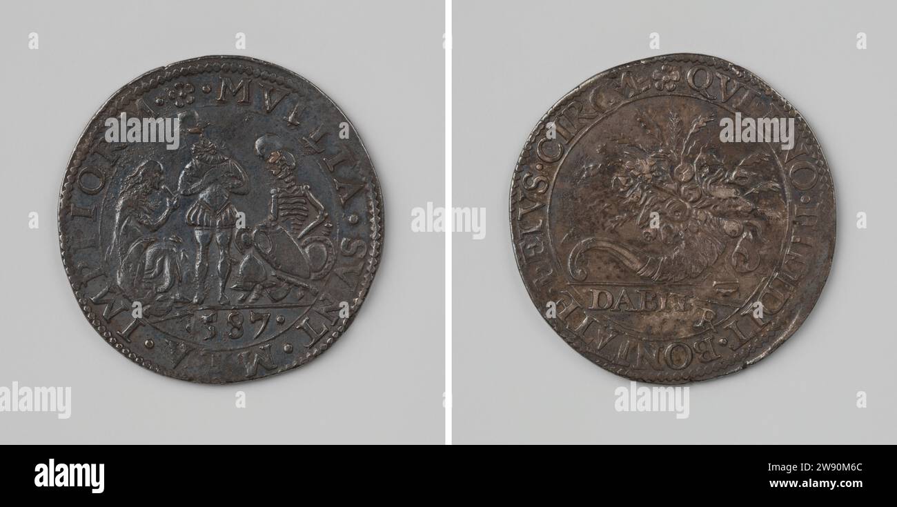 Maladie et famine dans les pays-Bas espagnols à la suite du blocus de guerre, Anonymous, 1587 en direct médaille d'argent. Devant : Espagnol, debout entre la faim, représentée comme assise, femme aggravée, et la mort, représenté comme un cadre, assis au milieu de l'armement à l'intérieur de la couverture ; Cut : année. Revers : corne bourrée d'abondance dans la couverture ; coupe : inscription Dordrecht argent (métal) frappant (travail des métaux) Belgique Banque D'Images