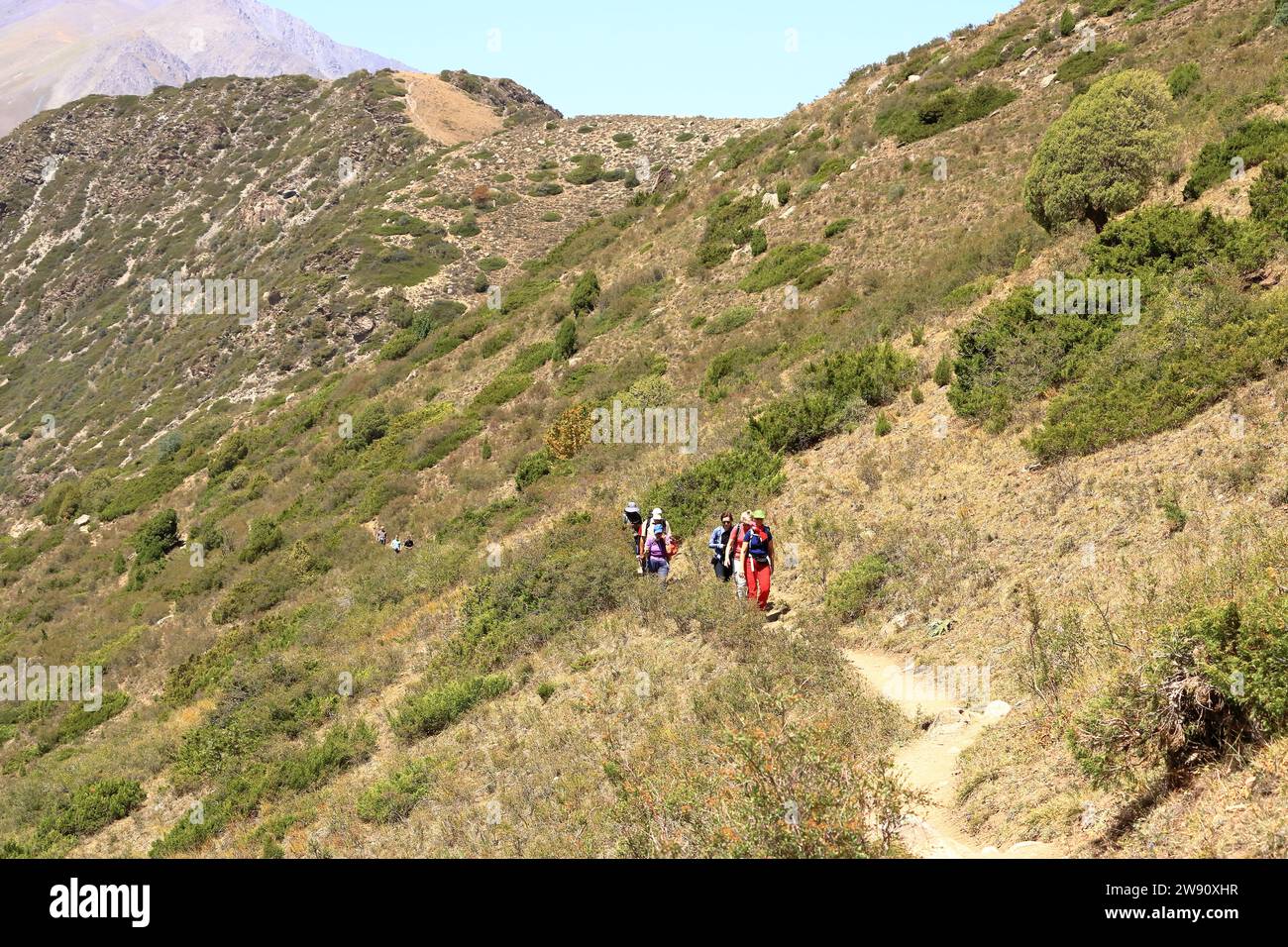 Août 19 2023 - Parc national d'Ala Archa, Kirghizistan en Asie centrale : les gens apprécient la randonnée dans le parc national d'Ala Archa en été Banque D'Images