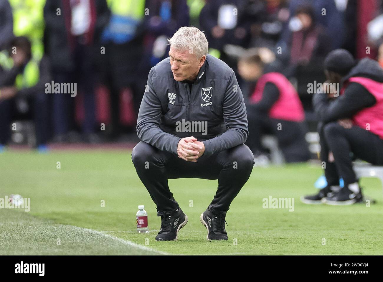 Londres, Royaume-Uni. 23 décembre 2023. David Moyes Manager de West Ham United recte après que Manchester United ait remporté un coup franc lors du match de Premier League West Ham United vs Manchester United au London Stadium, Londres, Royaume-Uni, le 23 décembre 2023 (photo de Mark Cosgrove/News Images) à Londres, Royaume-Uni le 12/23/2023. (Photo de Mark Cosgrove/News Images/Sipa USA) crédit : SIPA USA/Alamy Live News Banque D'Images