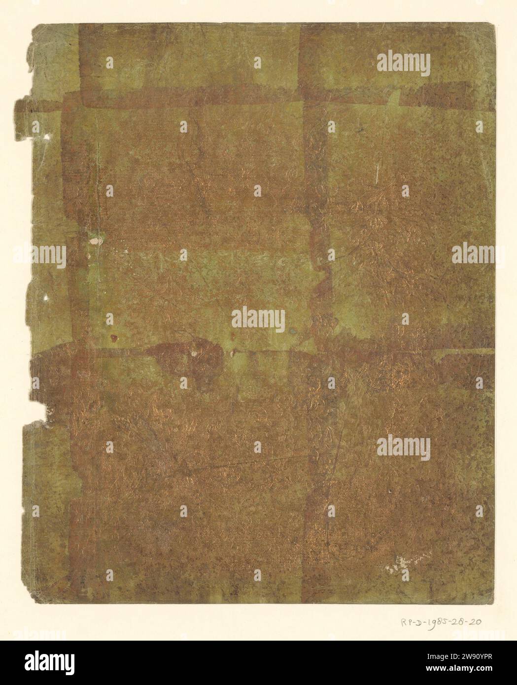 Feuille avec fleurs et fruits stylisés, anonyme, 1700 - 1850 papier brocart feuille avec fleurs et fruits stylisés. Moitié d'une couverture. papier. ornement d'impression en relief de peinture (revêtement) dérivé de formes végétales Banque D'Images