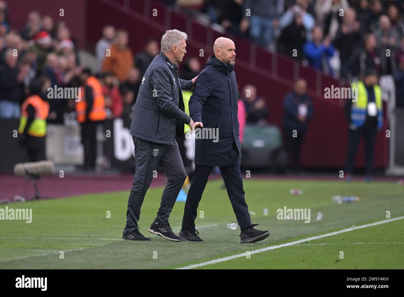 Londres, Royaume-Uni. 23 décembre 2023. David Moyes Manager de West Ham Utd et Erik Ten Hag Manager de Manchester United lors du match de Premier League de West Ham vs Manchester United au London Stadium Stratford. Crédit : MARTIN DALTON/Alamy Live News Banque D'Images