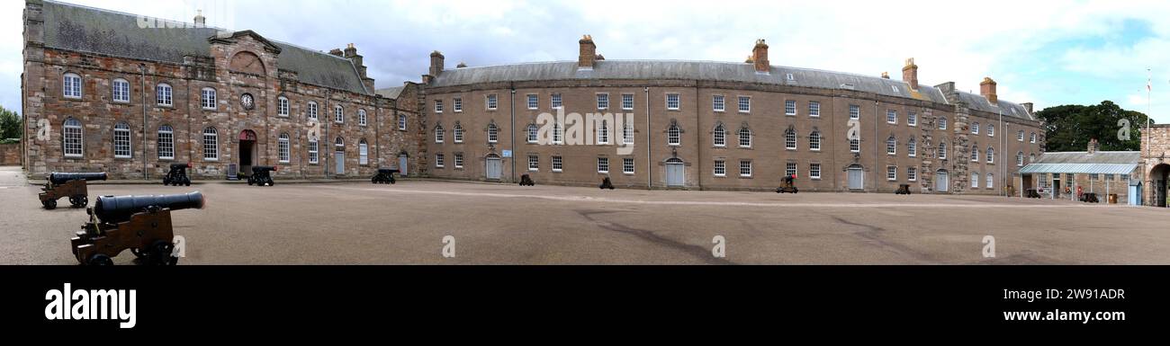 La caserne de Berwick-upon-Tweed, également connue sous le nom de caserne Ravensdowne, est la plus grande et la plus belle caserne construite en Angleterre au début du 18e siècle Banque D'Images