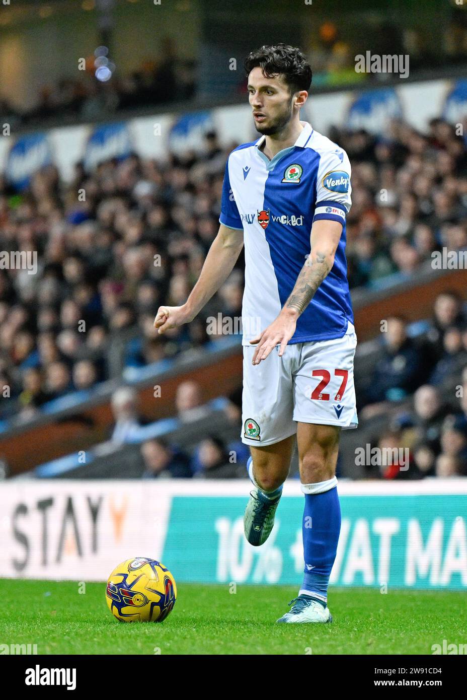 Lewis Travis #27 de Blackburn Rovers sur le ballon, lors du Sky Bet Championship Match Blackburn Rovers vs Watford à Ewood Park, Blackburn, Royaume-Uni, le 23 décembre 2023 (photo de Cody Froggatt/News Images) Banque D'Images