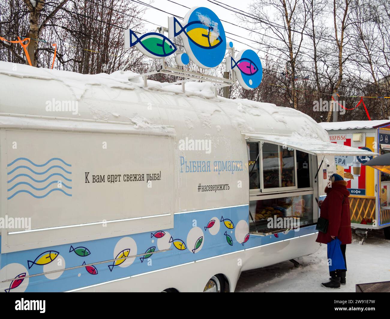 Voronezh, Russie - 27 février 2022 : fourgonnette d'une foire mobile de poissons, Mourmansk Banque D'Images