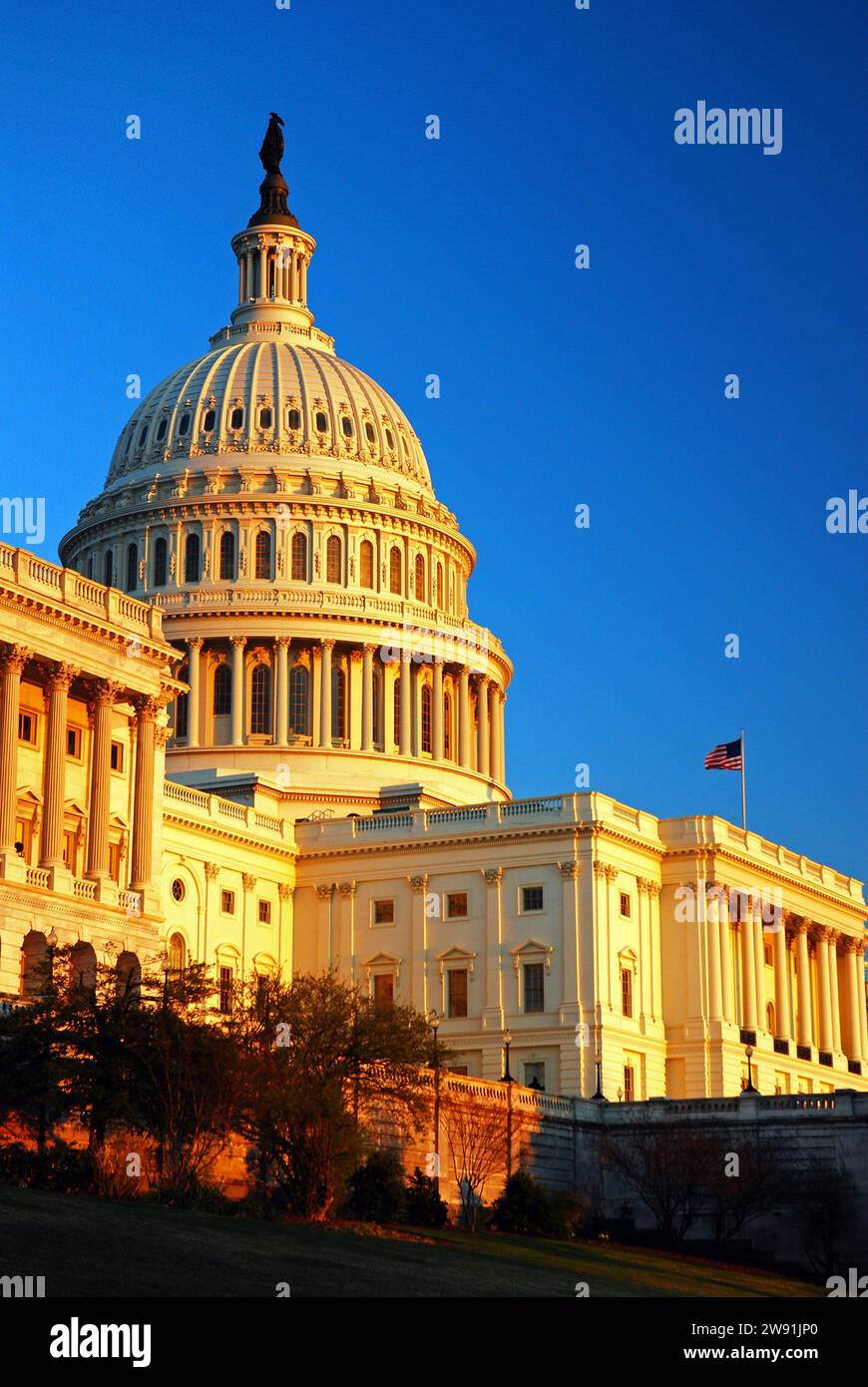 Fin d'après-midi lumière sur le Capitole des États-Unis, siège du Congrès du gouvernement fédéral des États-Unis et de la politique du pays Banque D'Images