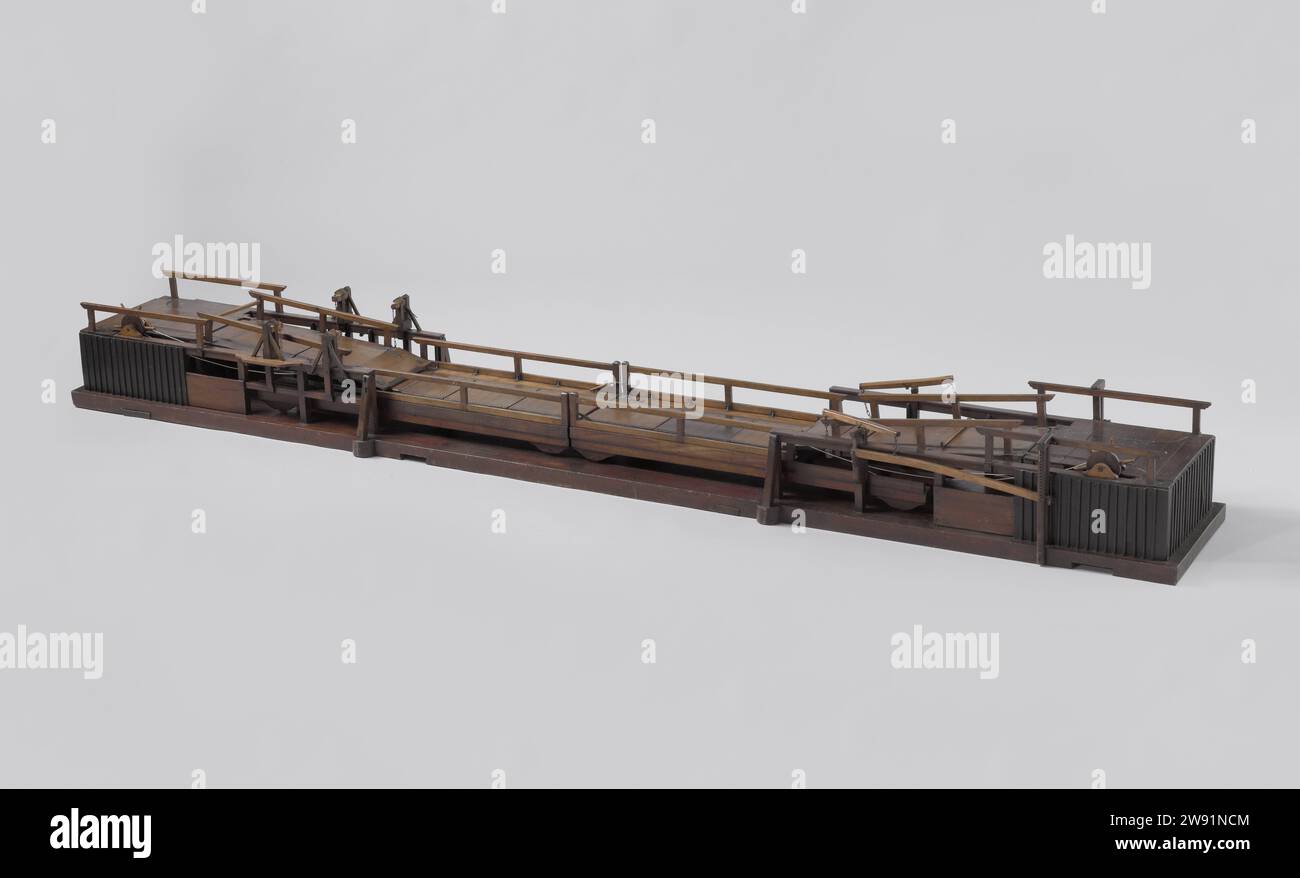 Modèle d'un pont à pontons, anonyme, 1821 modèle de démonstration modèle d'un pont à radeaux avec deux pontons, dans lequel deux conceptions différentes sont présentées. Le pont est ouvert en tirant les pontons de chaque côté sous les couches riches. D'un côté, la soupape est soulevée au moyen de leviers, de l'autre avec des chaînes et des chandelles de cap. Bois néerlandais (matériel végétal). laiton (alliage). corde Banque D'Images