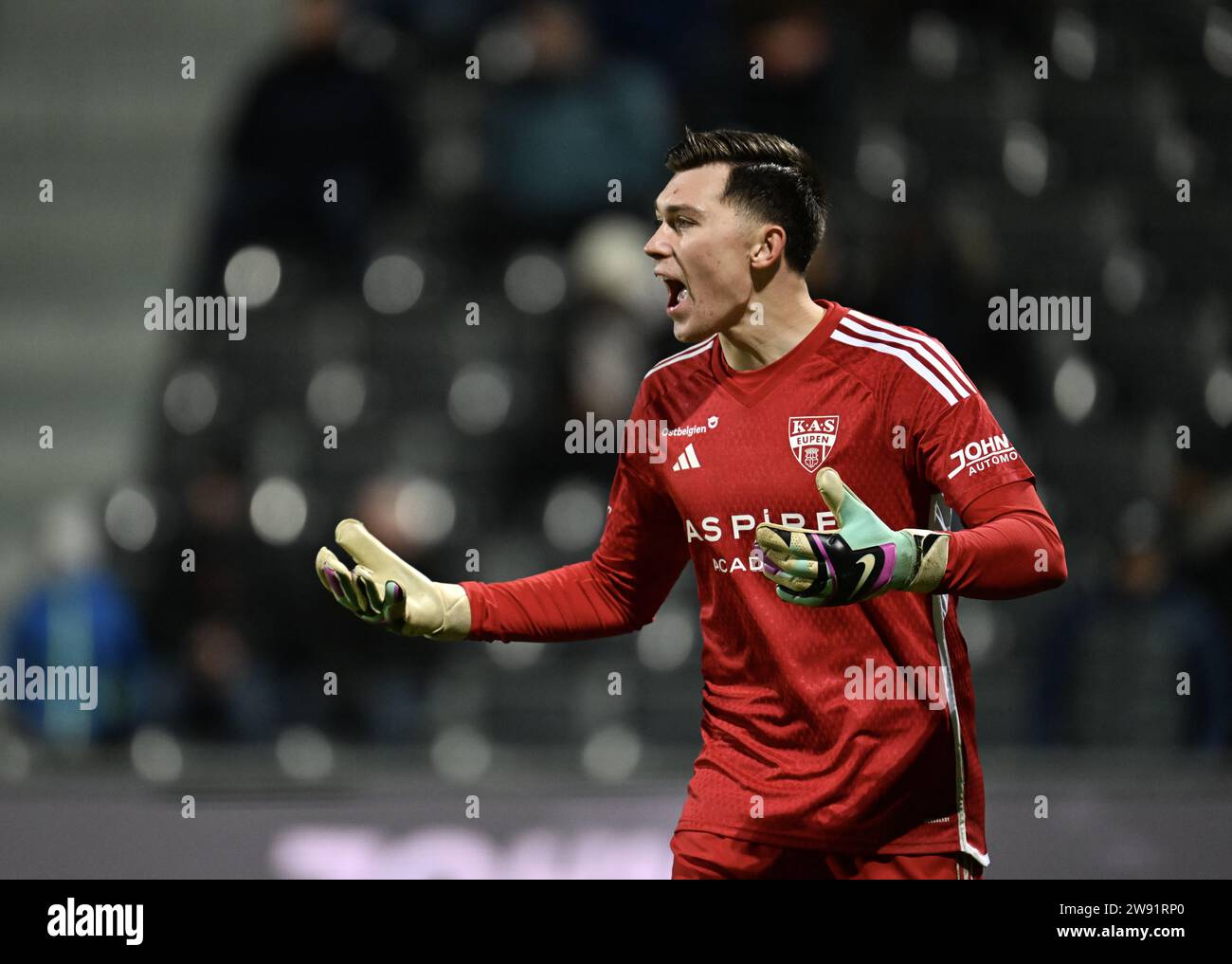 Eupen, Belgique. 23 décembre 2023. Le gardien d'Eupen Gabriel Slonina